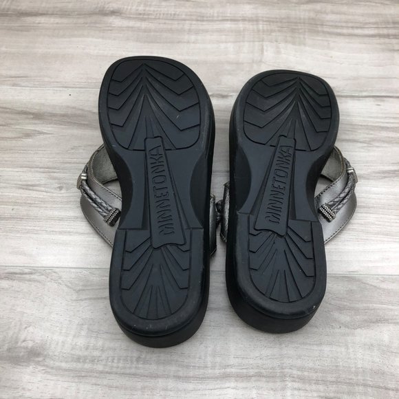 Minnetonka Sandals Women's 8 Pewter Leather Flip Flop Slip On Shoes - Picture 12 of 12